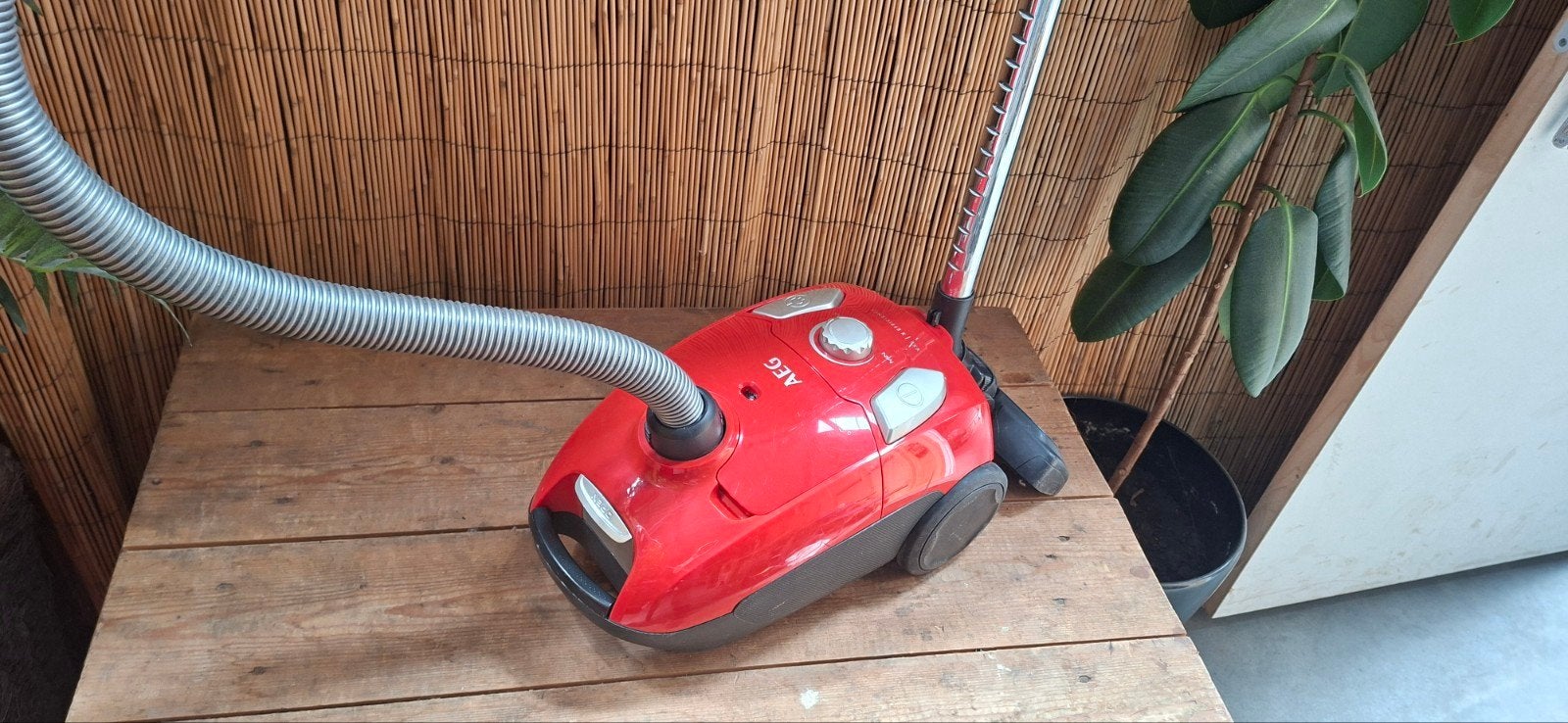 AEG VX4 X Efficiency sledestofzuiger - Nieuwe S-bag, Stofzak, B, Ophalen of Verzenden, Zo goed als nieuw