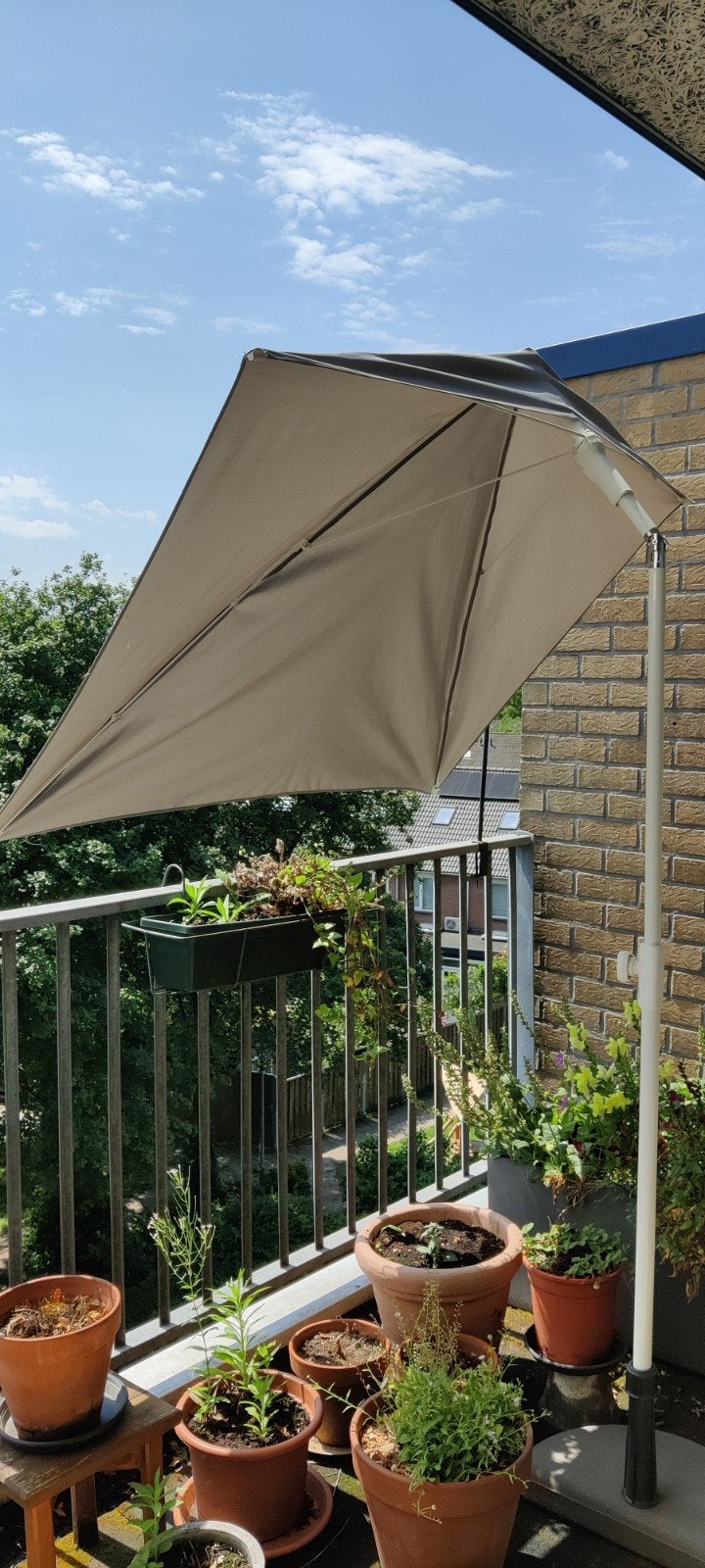 IKEA LILLEÖ parasol met BRAMSÖN parasolvoet, Tuin en Terras, Parasols, Ophalen, Muurparasol, Verstelbaar, Zo goed als nieuw