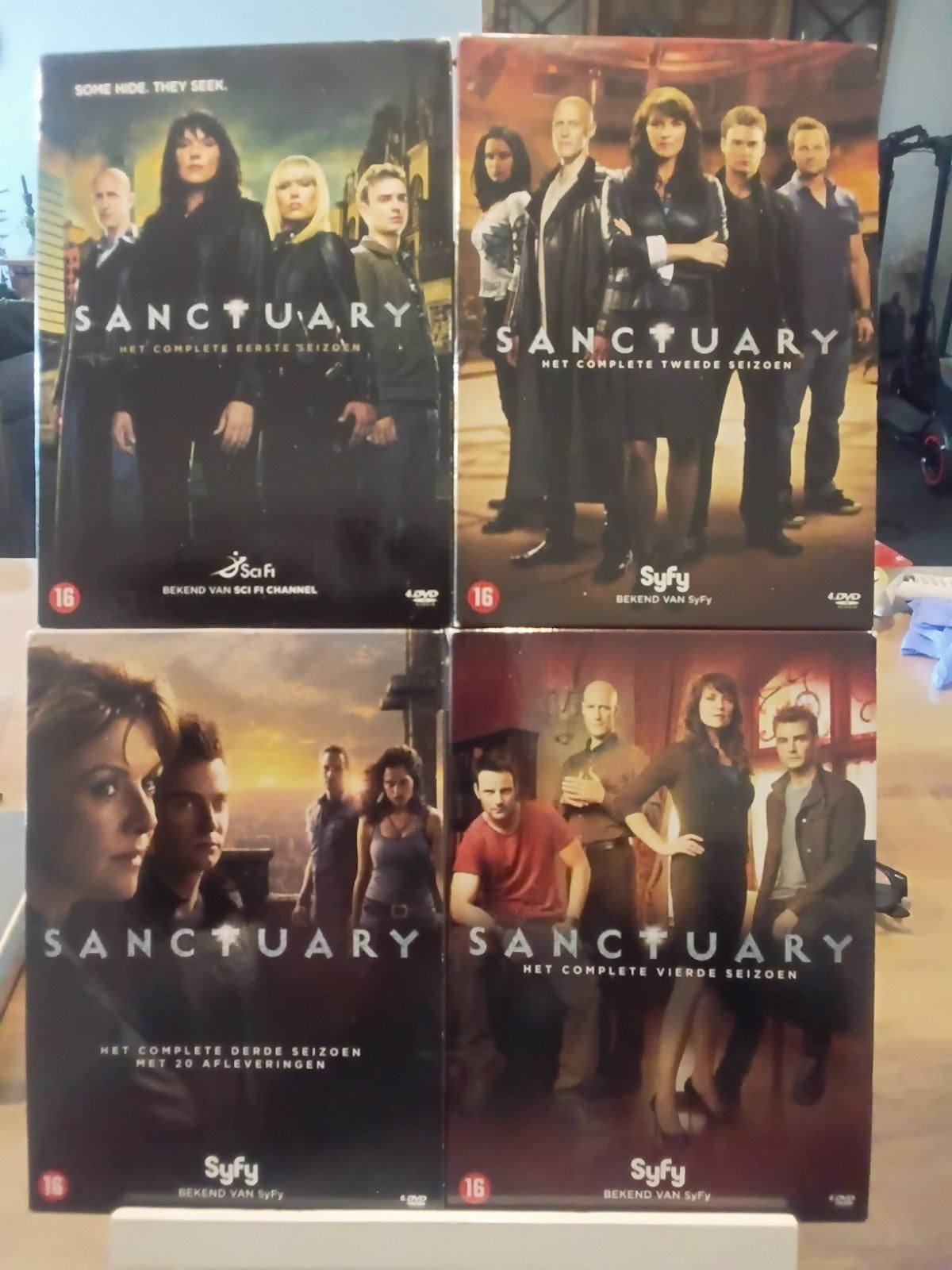Sanctuary - complete serie - 4 seizoenen, Ophalen of Verzenden, Zo goed als nieuw