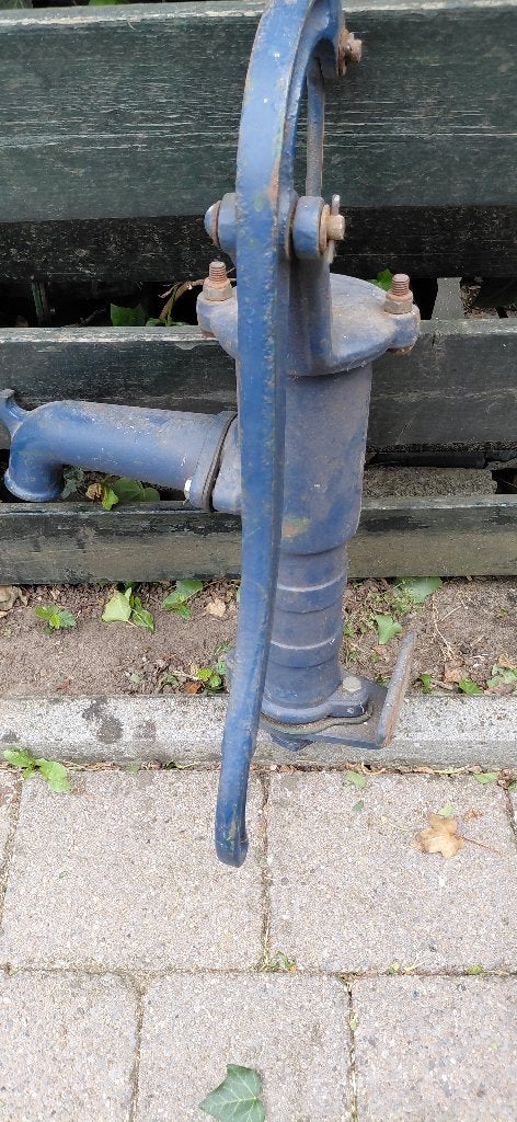 gietijzeren handpomp, Ophalen, Gebruikt