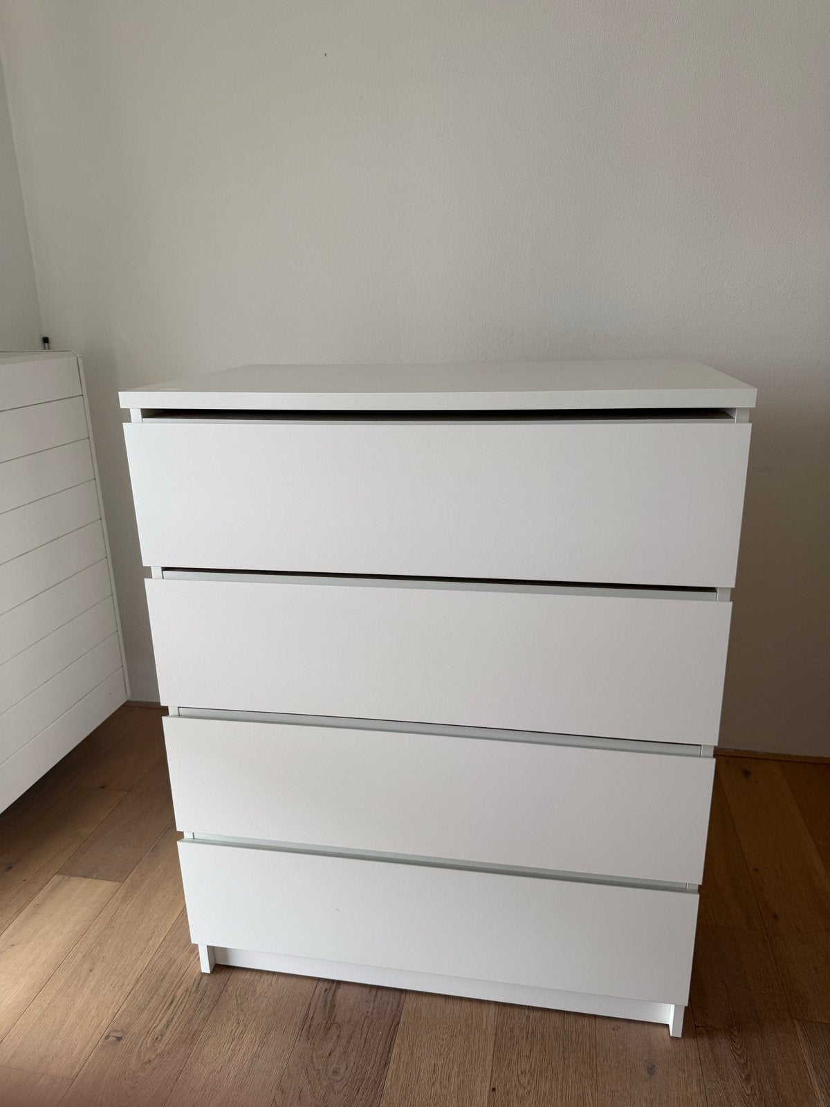 JYSK LIMFJORDEN Ladekast Wit – 4 Laden – 81 cm, Gebruikt, 100 tot 150 cm, 3 of 4 laden, 25 tot 50 cm