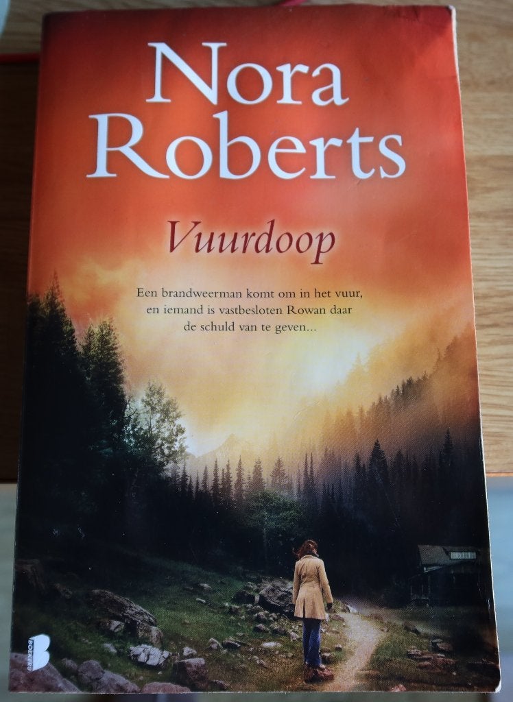 Meerdere boeken van Nora Roberts - grote paperbacks, Ophalen of Verzenden, Gelezen, Nora Roberts, Nederland