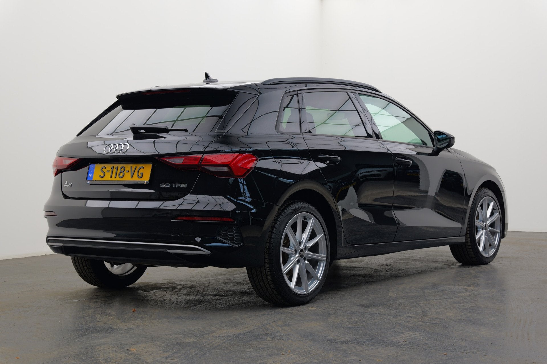 Audi A3 Sportback 30 TFSI edition one | Automaat | Achteruit, Auto's, Stof, Gebruikt, Euro 6, Met garantie (alle)