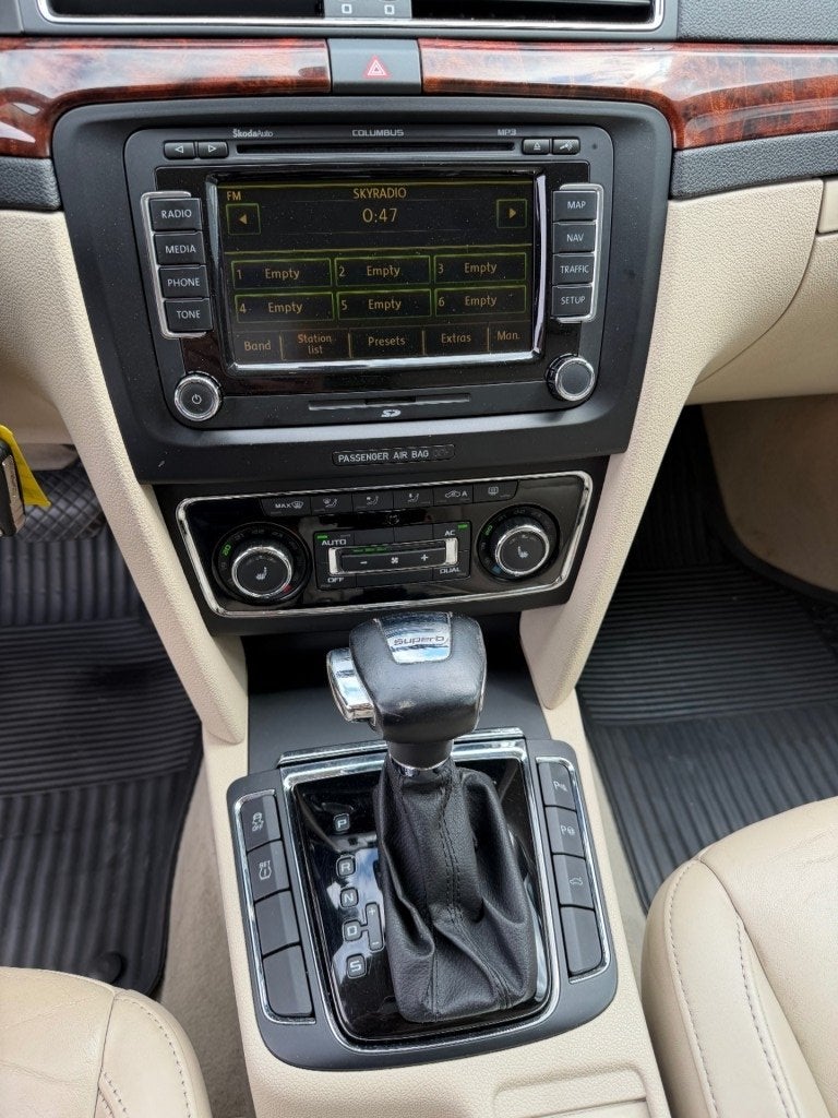 Skoda SUPERB 1.8 TSI Elegance Business Line LEER NAVI TOP CO, Auto's, Skoda, Automaat, Euro 5, Gebruikt, 4 cilinders