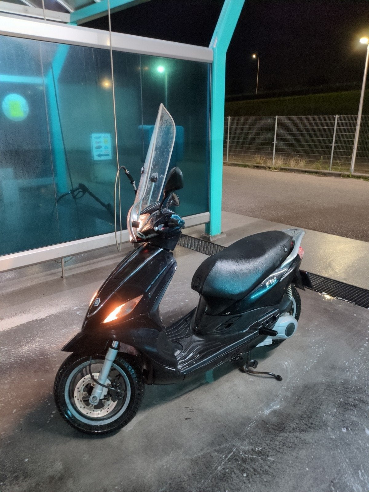 Piaggo fly 125cc 2013 A1 (dubbeldisk), Fietsen en Brommers, Scooters | Piaggio, Ophalen, Zo goed als nieuw, Fly, Benzine