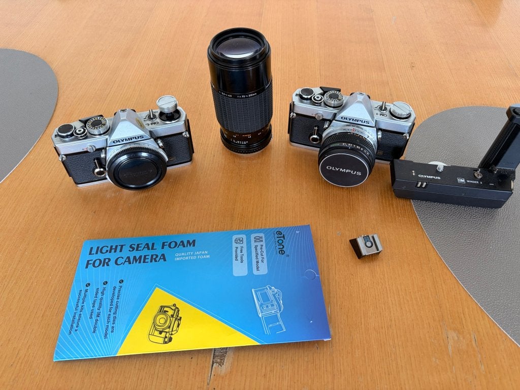 2x Olympus OM-1 + Zuiko 1:1.8 50mm +  Sigma zoom 75~210 etc, Ophalen, Gebruikt, Spiegelreflex, Olympus