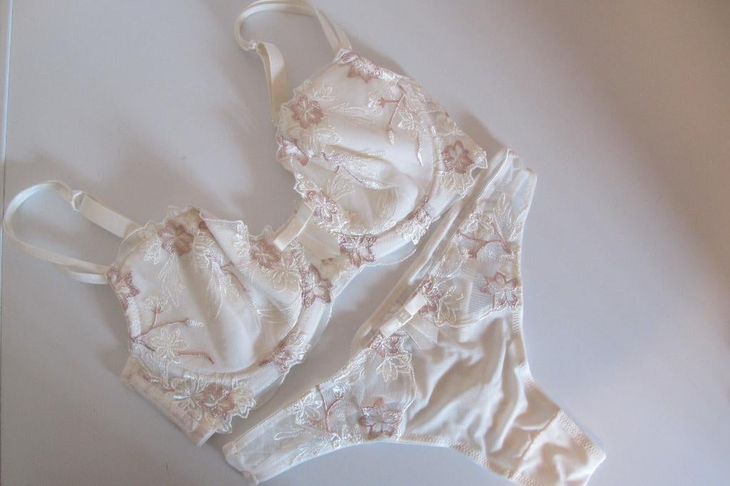 Buttermilk lace bra & panty set (Miriale), Kleding | Dames, Ondergoed en Lingerie, Ophalen of Verzenden, Beige, Setje