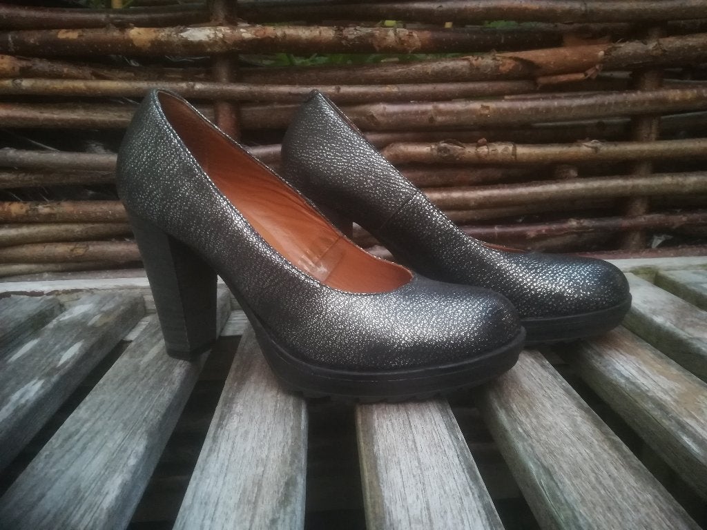 Fred de la Bretoniere Pumps Leer Zwart met Shimmer maat 39, Pumps, Fred de la Bretoniere, Zwart, Ophalen of Verzenden