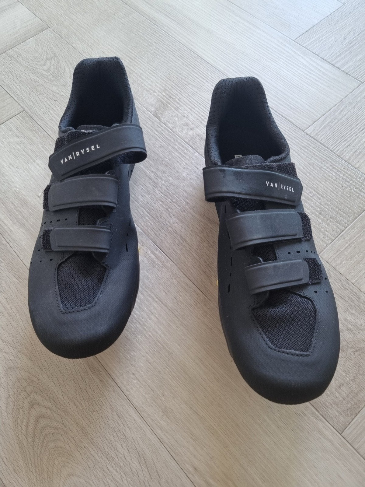 Van Rysel fietsschoenen met clips - Maat 44, Fietsen en Brommers, Fietsaccessoires | Fietskleding, Ophalen, Zo goed als nieuw