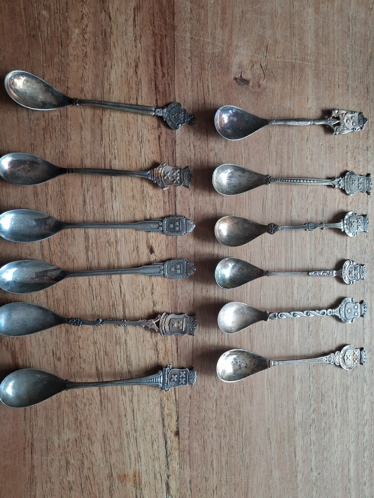 12 lepeltjes met het wapen van Breda, Antiek en Kunst, Antiek | Bestek, Verzenden