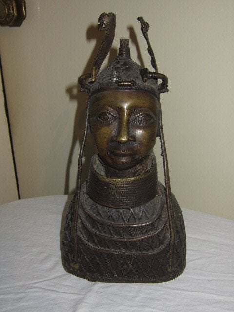 Bronzen buste/kop in Benin-stijl – Afrikaanse kunst. (31 cm), Ophalen of Verzenden