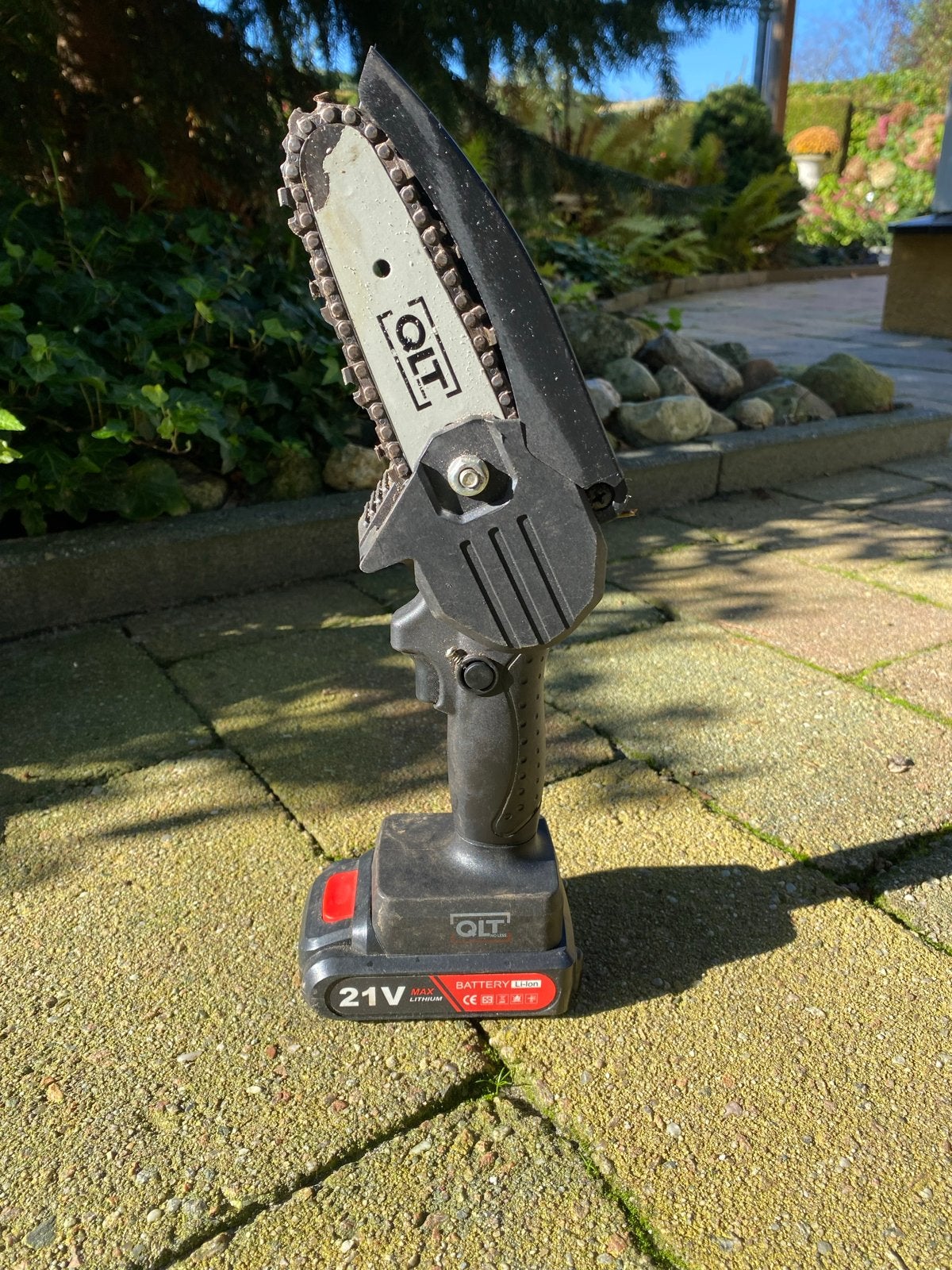 Mini Kettingzaag 21V met 2 accu's, extra ketting en koffer, Minder dan 30 mm, Kettingzaag, Ophalen of Verzenden, Zo goed als nieuw