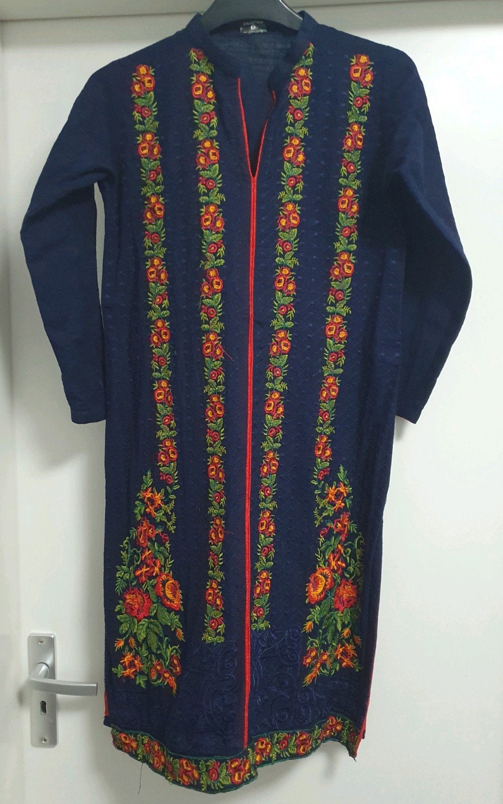 Donkerblauwe jurk met kleurrijk bloemenborduurwerk, maat XS, Blauw, Ophalen of Verzenden, Maat 34 (XS) of kleiner, Onbekend
