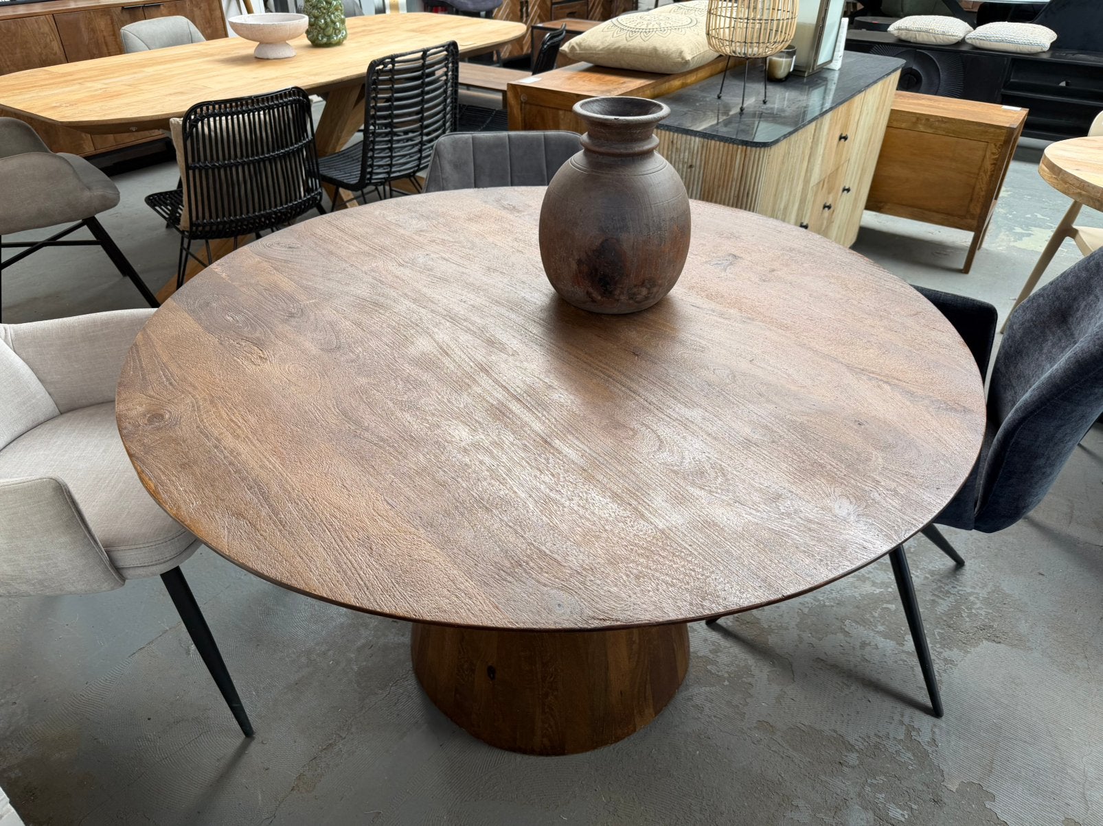 Magazijn leegverkoop ronde eettafel mangohout conische poot