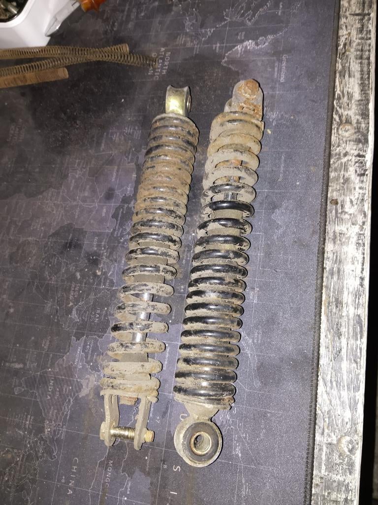 2x Schokbreker achter GY6 4T - Reserveonderdeel, Fietsen en Brommers, Brommeronderdelen | Scooters, Ophalen of Verzenden, Gebruikt