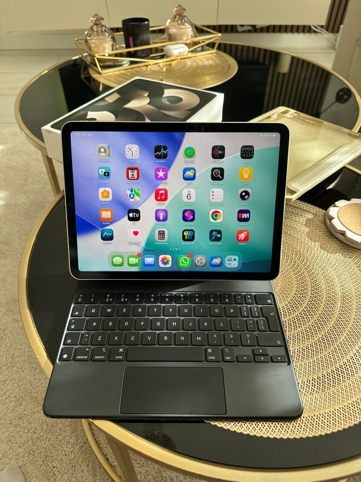 iPad Air 5e generatie 64GB + Magic Keyboard, Computers en Software, Ophalen, Apple iPad Air, 11 inch, Zo goed als nieuw