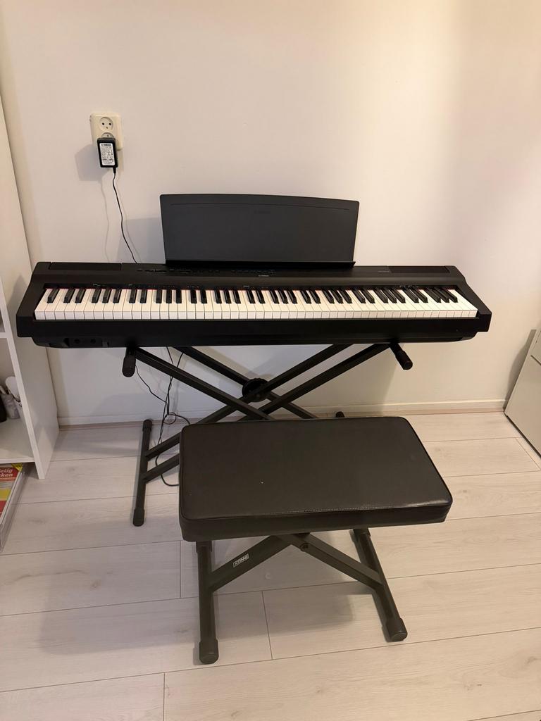 Yamaha P-125 Digitale Piano met Standaard en Bankje, Ophalen, 88 toetsen, Yamaha, Met standaard