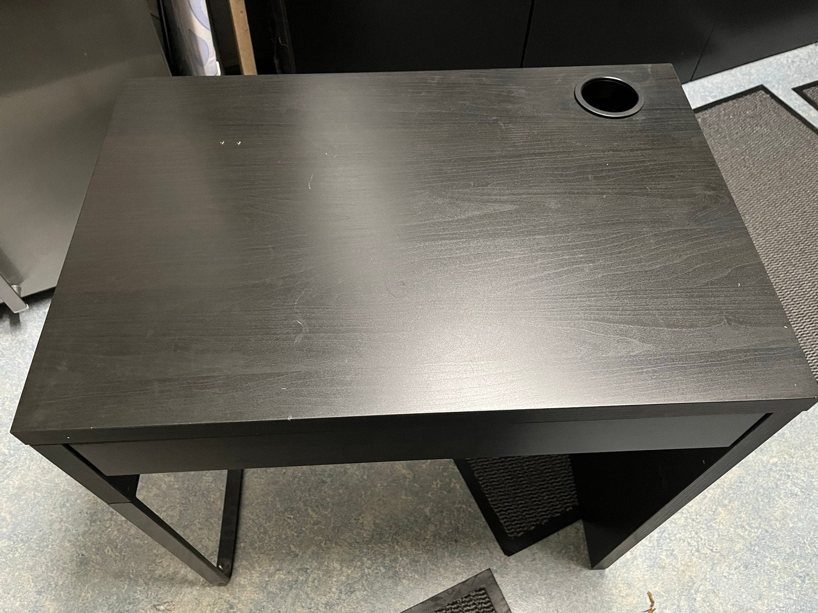 Zwart bureau met lade, Ophalen, Zwart, Gebruikt, Met lades