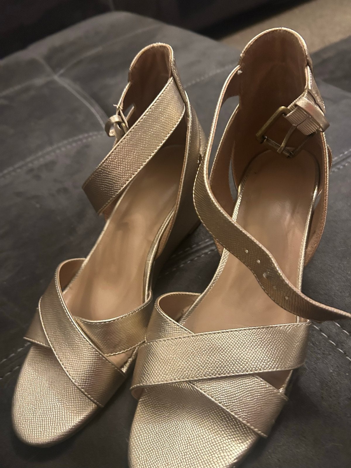 Gouden sleehakken met enkelbandje maat 37, Ophalen of Verzenden, Zo goed als nieuw, Overige kleuren, Schoenen met hoge hakken
