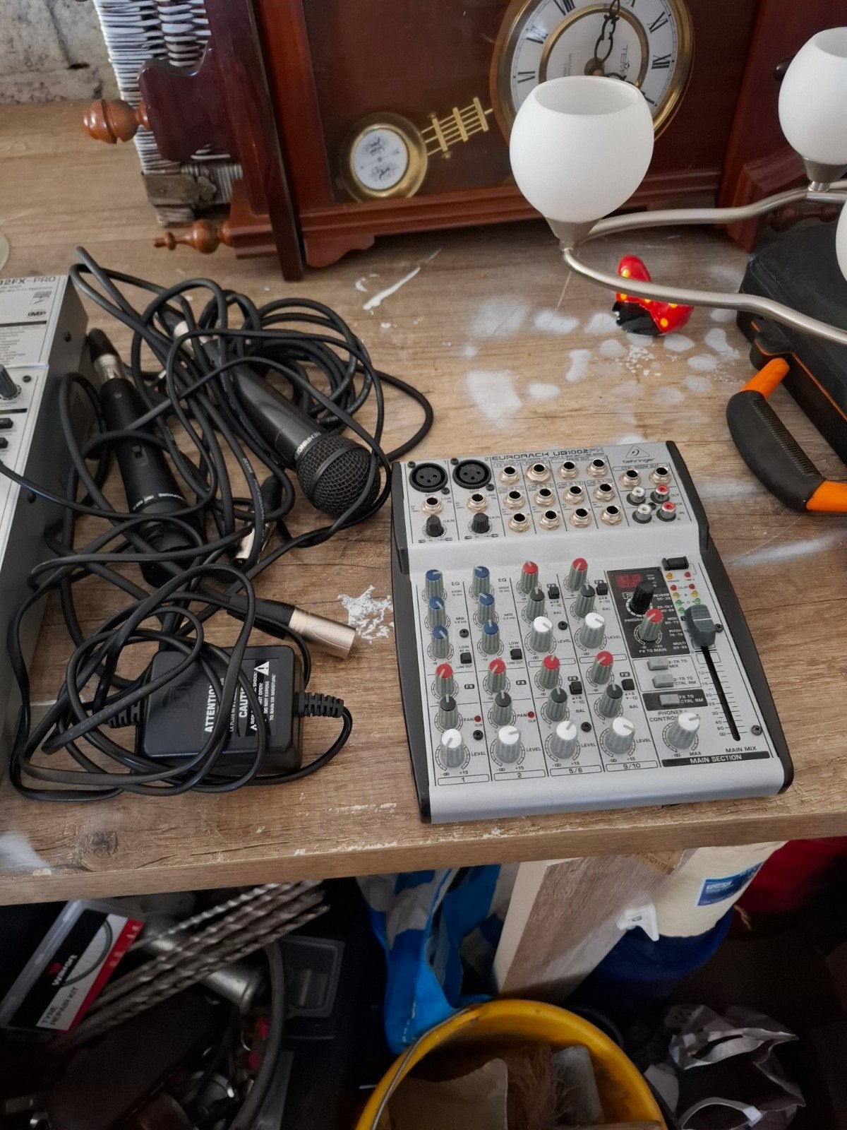 Behringer Xenyx Q802USB Mixer met microfoon, Ophalen of Verzenden, Gebruikt, Minder dan 5 kanalen, Microfooningang