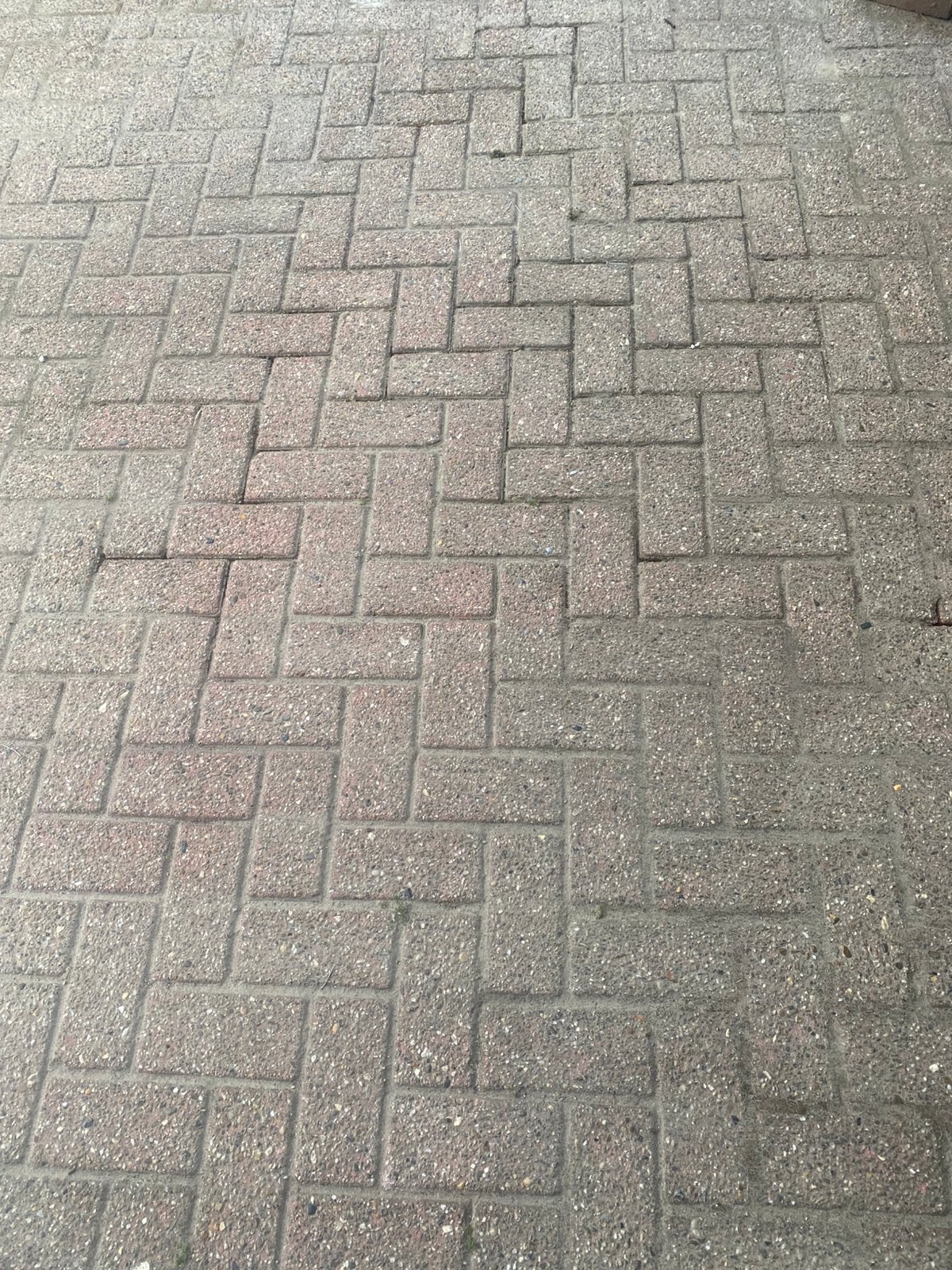 Gratis af te halen: Betonklinkers (ca. 35-40 m²), Ophalen, Gebruikt, Klinkers, 10 m² of meer