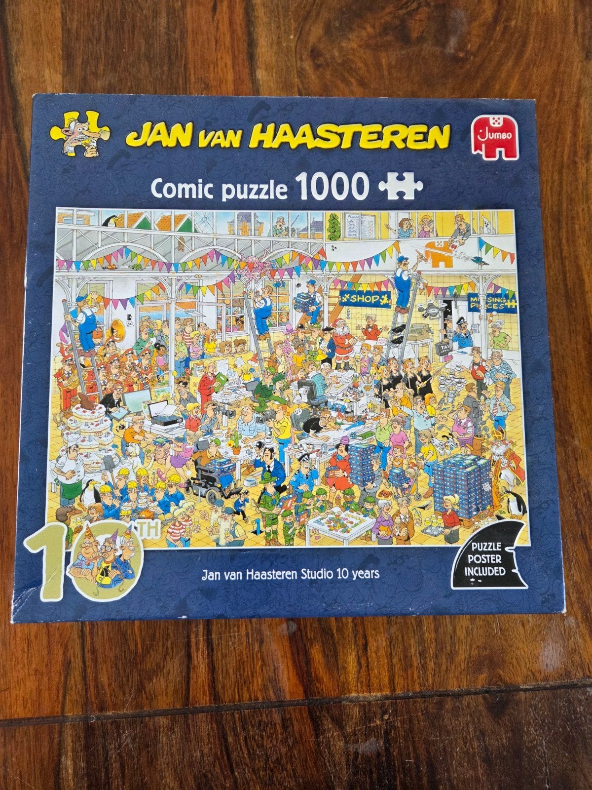 Jan van Haasteren - Studio 10 jaar 1000 stukjes, Ophalen, 500 t/m 1500 stukjes, Zo goed als nieuw, Legpuzzel