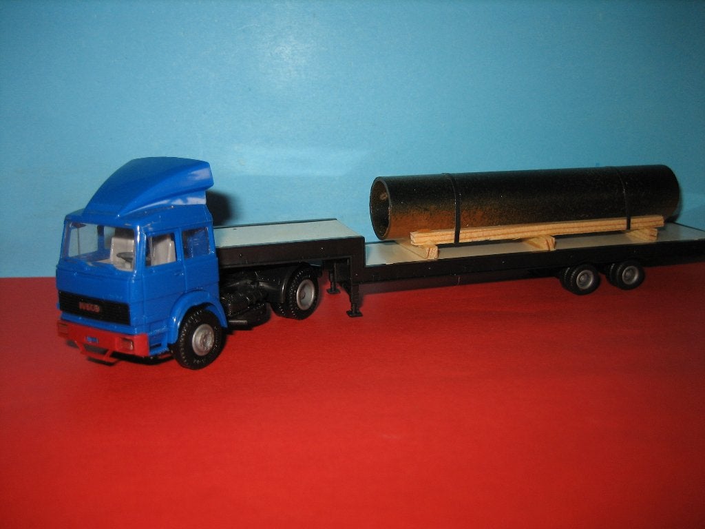 Dieplader  Blanco  IVECO   met lading  Herpa, Ophalen of Verzenden, Zo goed als nieuw, Bus of Vrachtwagen, Herpa