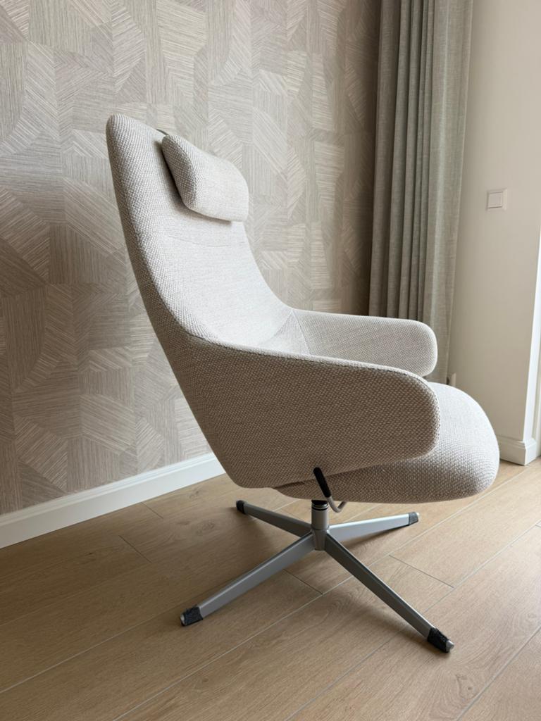 Bolia Clara Fauteuil + hoofdsteun + voetenbank, Huis en Inrichting, Ophalen, Zo goed als nieuw, Stof, 50 tot 75 cm