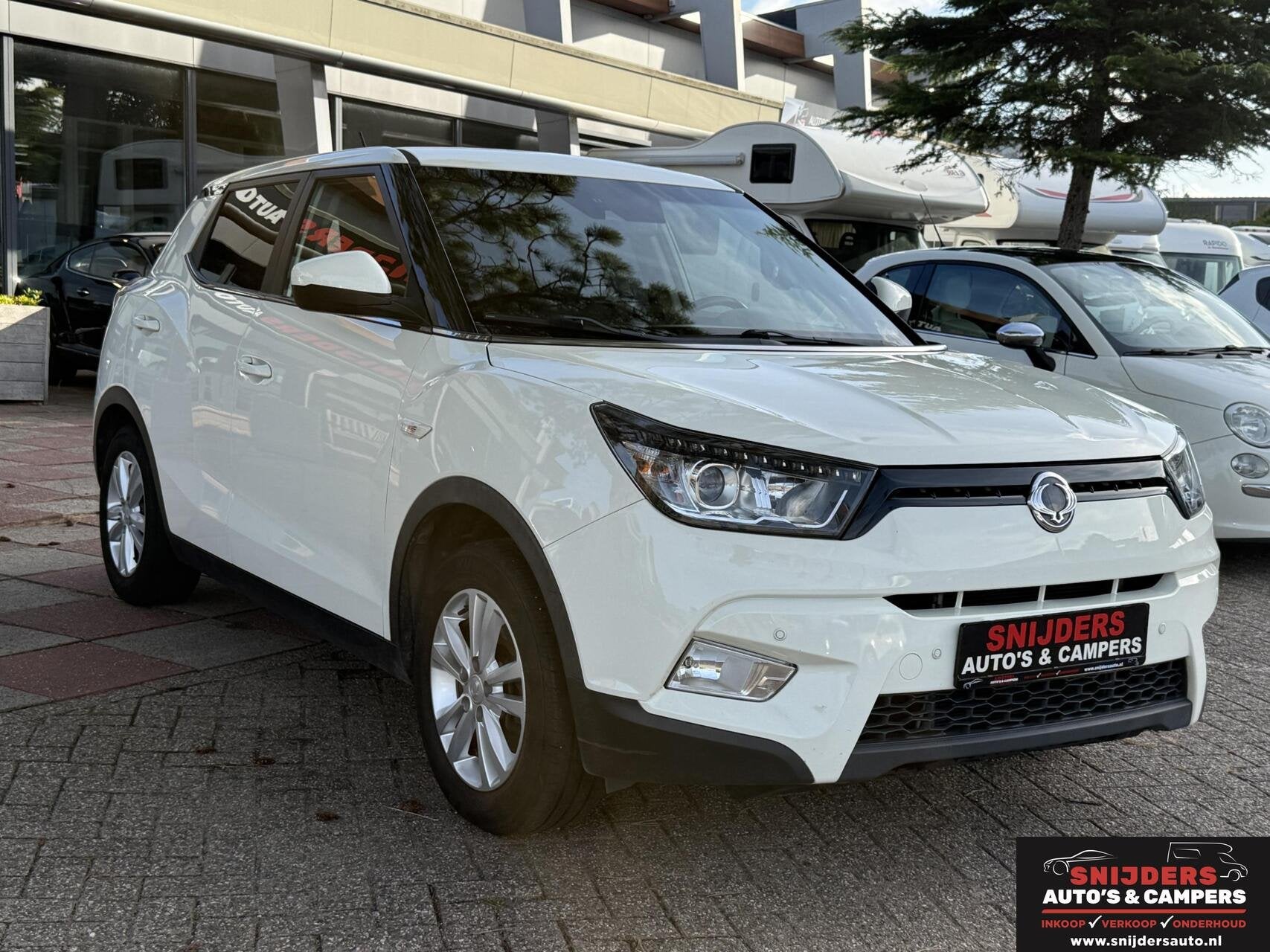 Ssangyong Tivoli 1.6 Quartz hoog zitter mt veel opties, Auto's, Voorwielaandrijving, Stof, Gebruikt, Zwart