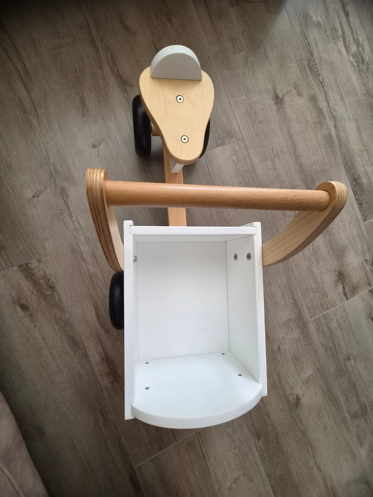 Houten loopfietsje met bakje - Wit en naturel hout, Ophalen, Gebruikt, Loopfiets