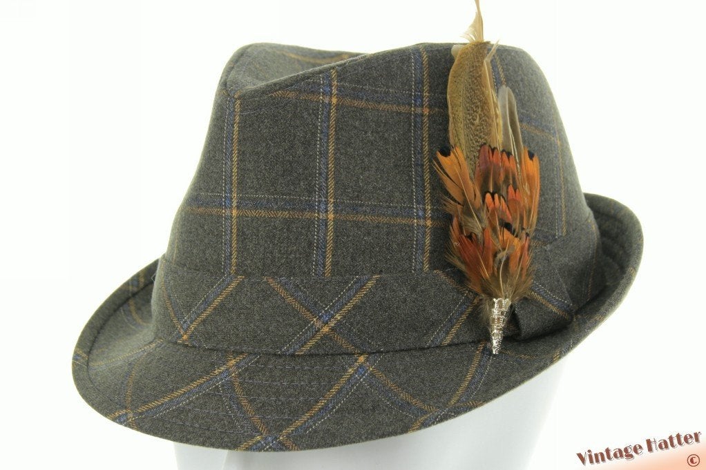 Trilby hoed Hawkins grijs geruit + veren 58, 59 en 60 nieuw, Hoed, Nieuw, Ophalen of Verzenden, 58 of 59 cm (L, 7¼ of ⅜ inch)