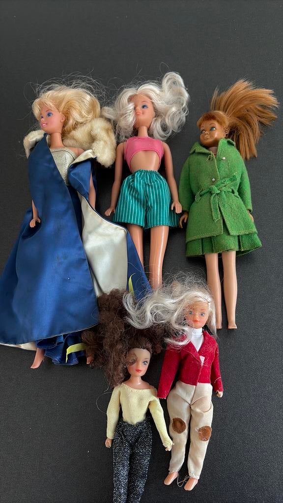 Oude Barbies/Skipper van zeker 60 jaar oud., Ophalen of Verzenden