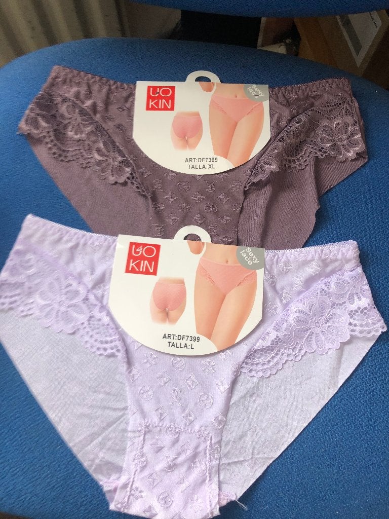 2 stuks mooie nieuwe slips met kant kaart eraan, Kleding | Dames, Ondergoed en Lingerie, Ophalen of Verzenden, Paars, Slip