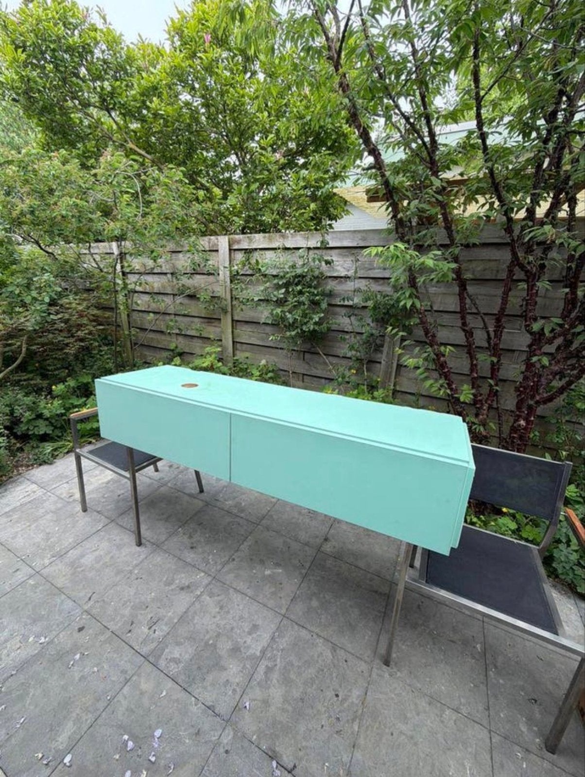Turquoise dressoir met lades en metalen onderstel, Gebruikt, 150 tot 200 cm, Ophalen of Verzenden, Metaal