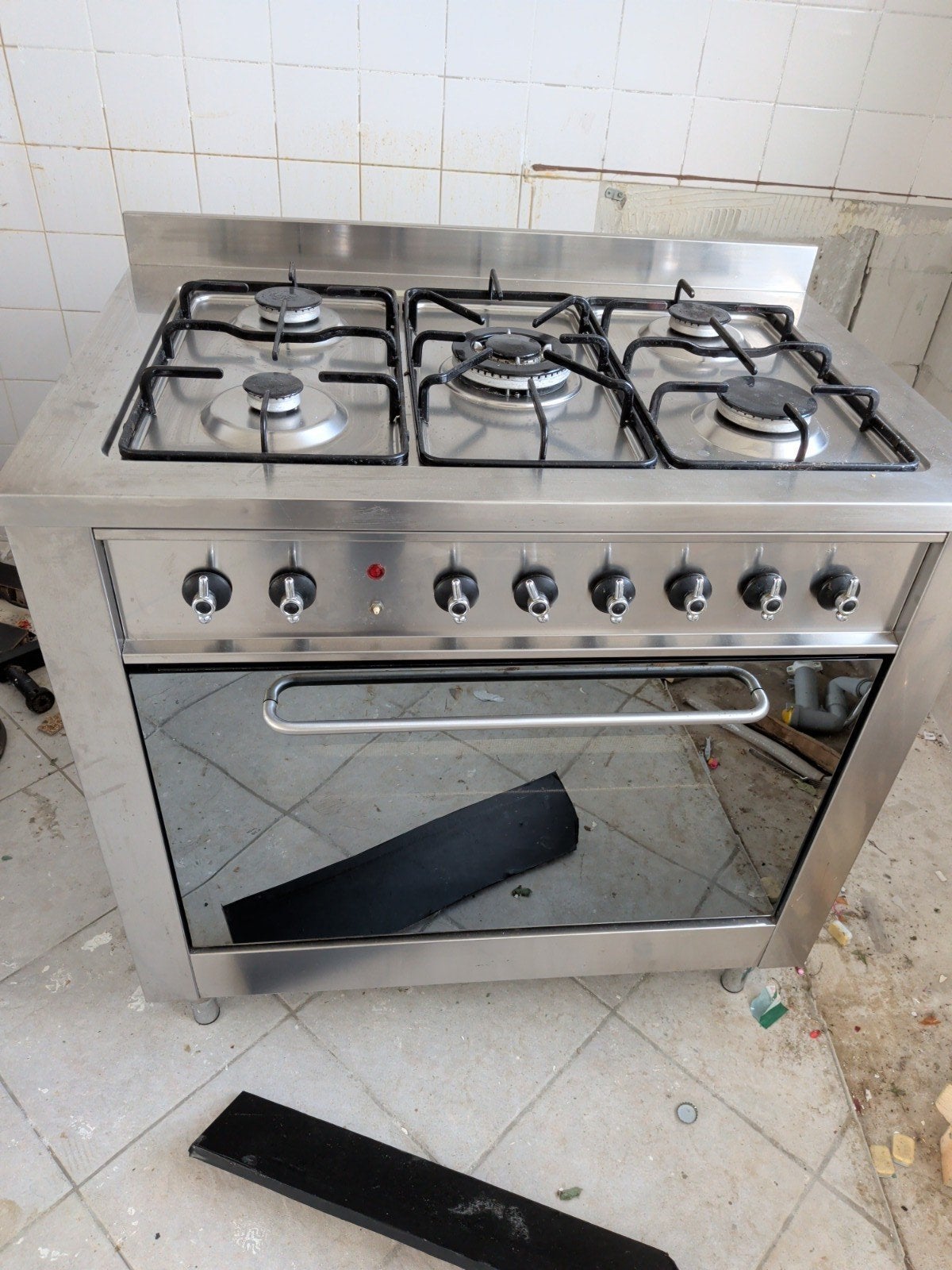 Gratis af te halen: Merkloos gasfornuis met oven, Witgoed en Apparatuur, Ophalen, Gebruikt, 4 kookzones, Gas