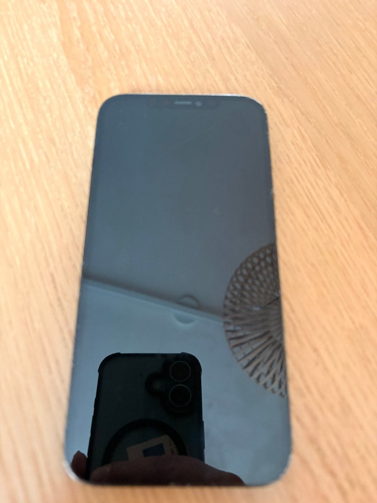 Foto 5 van iPhone12ProMax 128GB scherm gebarsten en bekrast– werkt goed