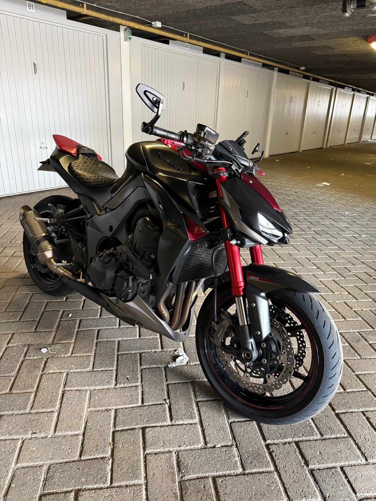 Kawasaki Z1000 Sugomi Edition 2016 - met full akrapovic, Motoren, Motoren | Kawasaki, Occasion, 4 cilinders, Motorrijbewijs A