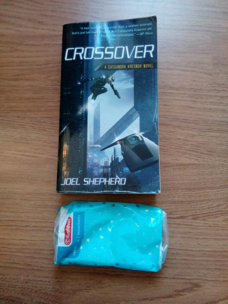 Joel sheperd:crossover pocket. Nog meer engelse pockets., Boeken, Avontuur en Actie, Gelezen, Ophalen