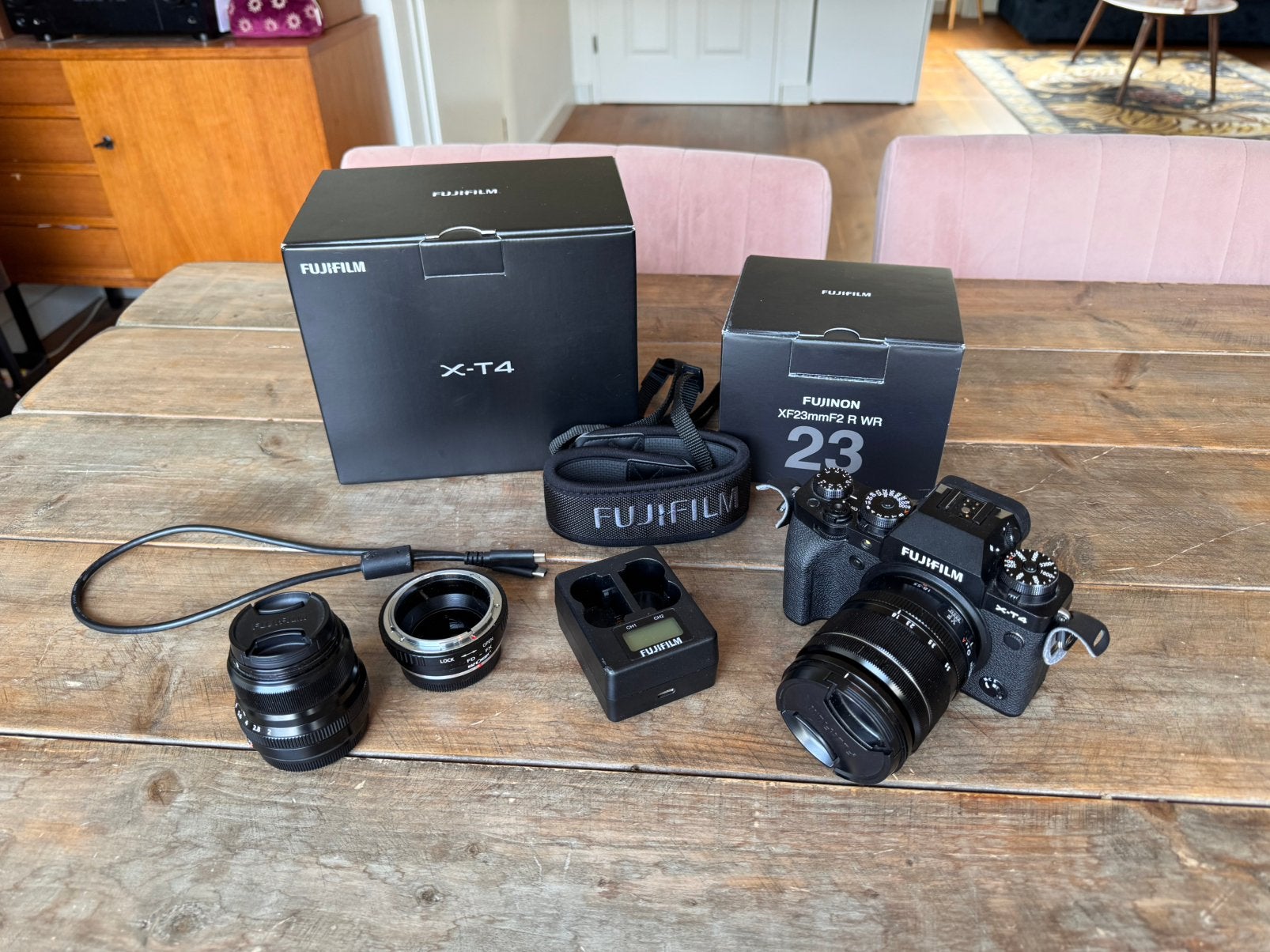 Fujifilm X-T4 + XF 18-55mm + XF 23mm F2 – maar 1.836 clicks!, Ophalen of Verzenden, Zo goed als nieuw, Fujifilm, Accu
