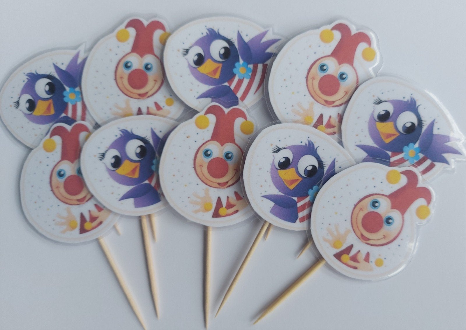 Set van 10 Jokie en Jet traktatie cupcake prikkers, Ophalen of Verzenden, Nieuw, Versiering, Verjaardag