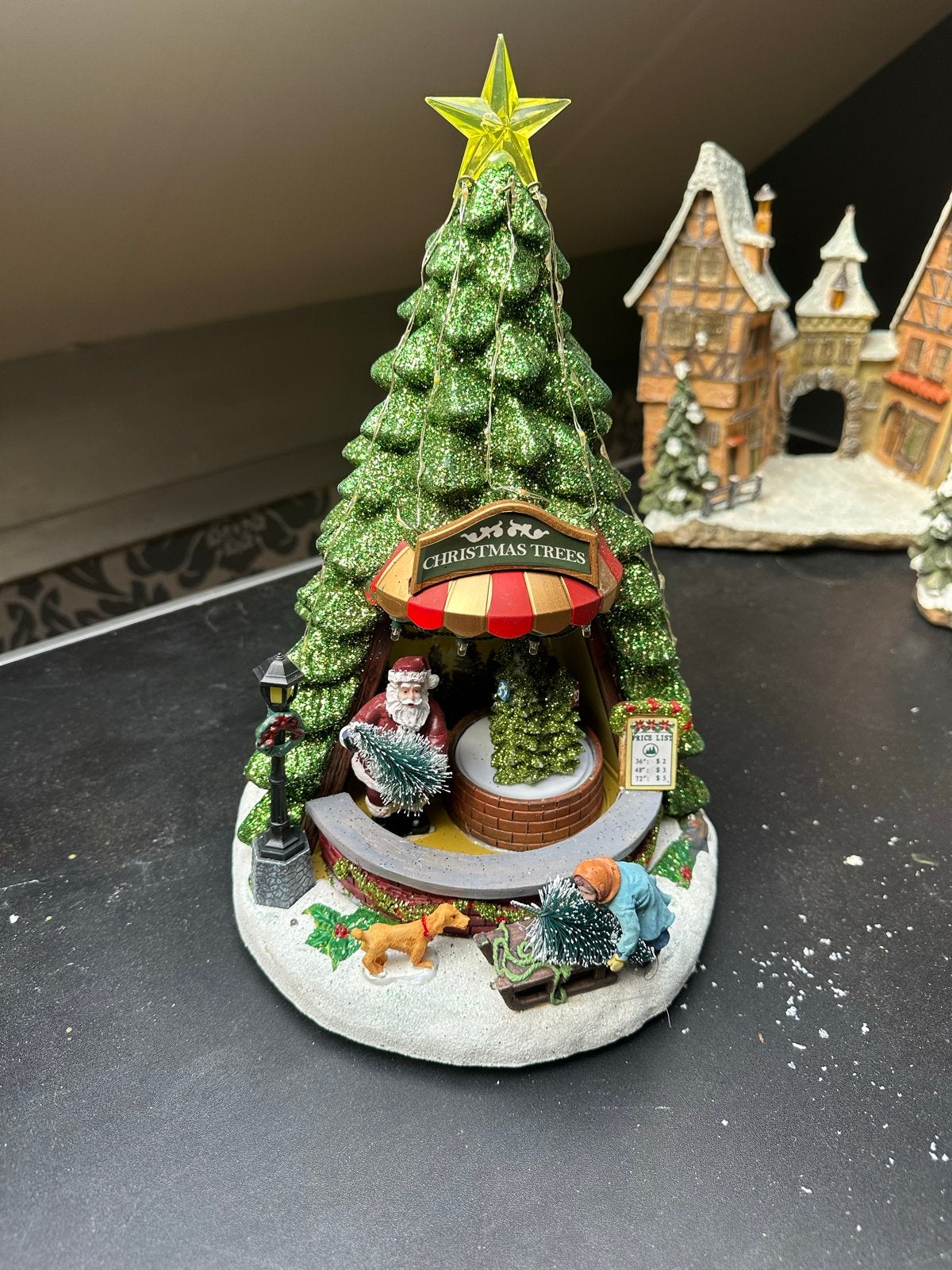 Kersttafereel met gekleurd licht., Diversen, Ophalen of Verzenden