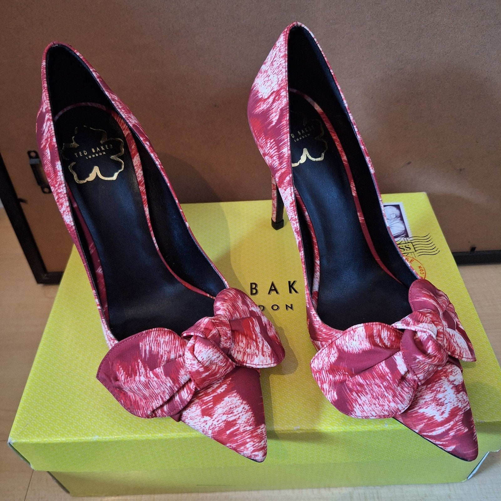 Ted Baker rode pumps met strik - maat 39, Kleding | Dames, Schoenen, Ophalen of Verzenden, Nieuw, Rood