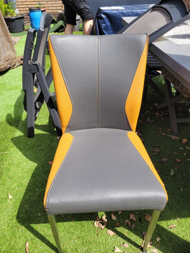 Gratis 4 eettafel stoelen - licht beschadigd, Ophalen, Gebruikt, Overige kleuren, Vier