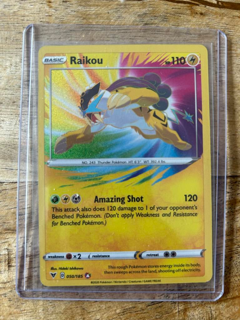 Pokémon Kaart Raikou 050/185 Amazing Shot Foil, Ophalen of Verzenden, Zo goed als nieuw, Losse kaart, Foil