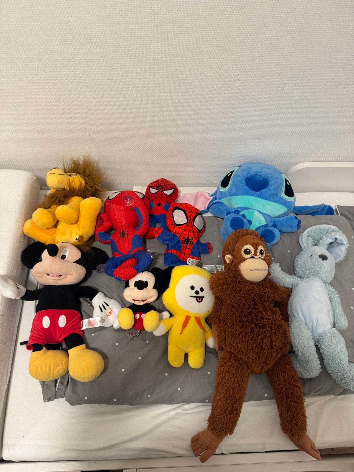 10 knuffels: Mickey Mouse, Lion King, Spiderman, Stitch, Kon, Kinderen en Baby's, Gebruikt, Disney, Ophalen of Verzenden, Middelgroot (20 tot 80 cm)
