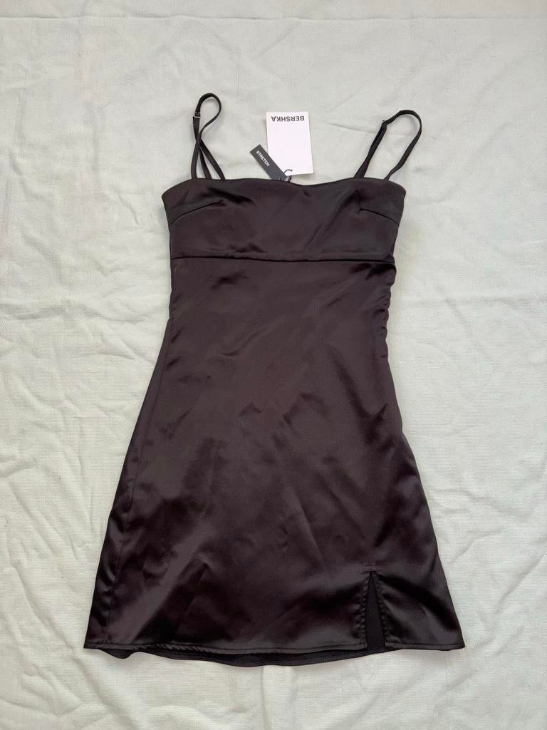 Bershka Zwart Satijnen Jurkje - Maat xs, Zwart, Ophalen of Verzenden, Maat 34 (XS) of kleiner, Boven de knie