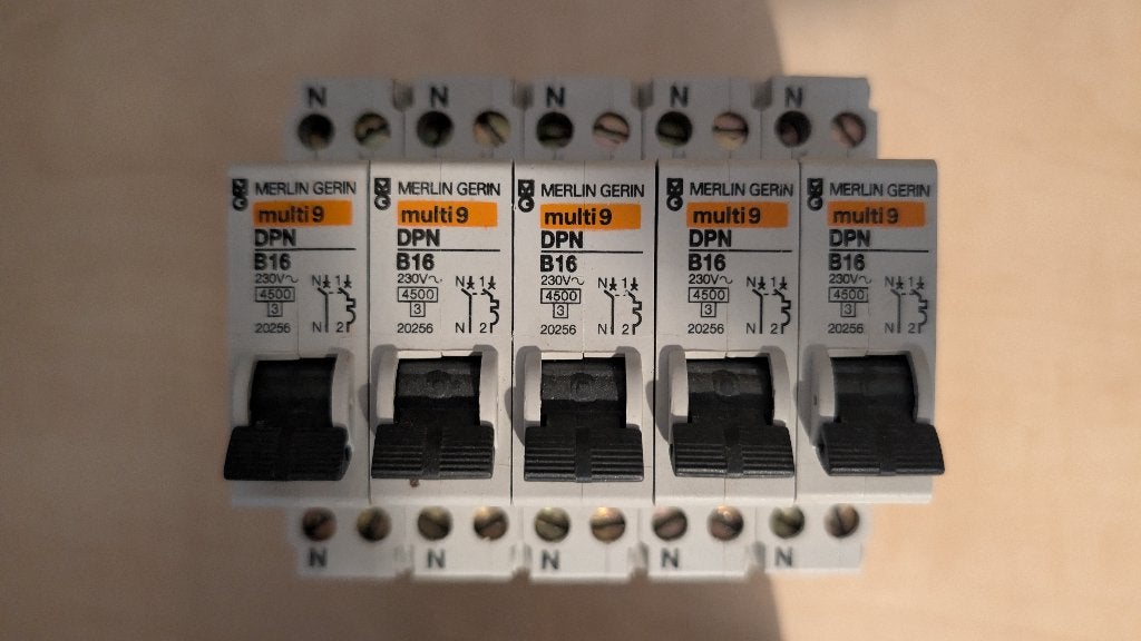 Merlin Gerin Multi9 Diversen, Doe-het-zelf en Verbouw, Ophalen of Verzenden, Zo goed als nieuw, Overige merken, Aardlekautomaat
