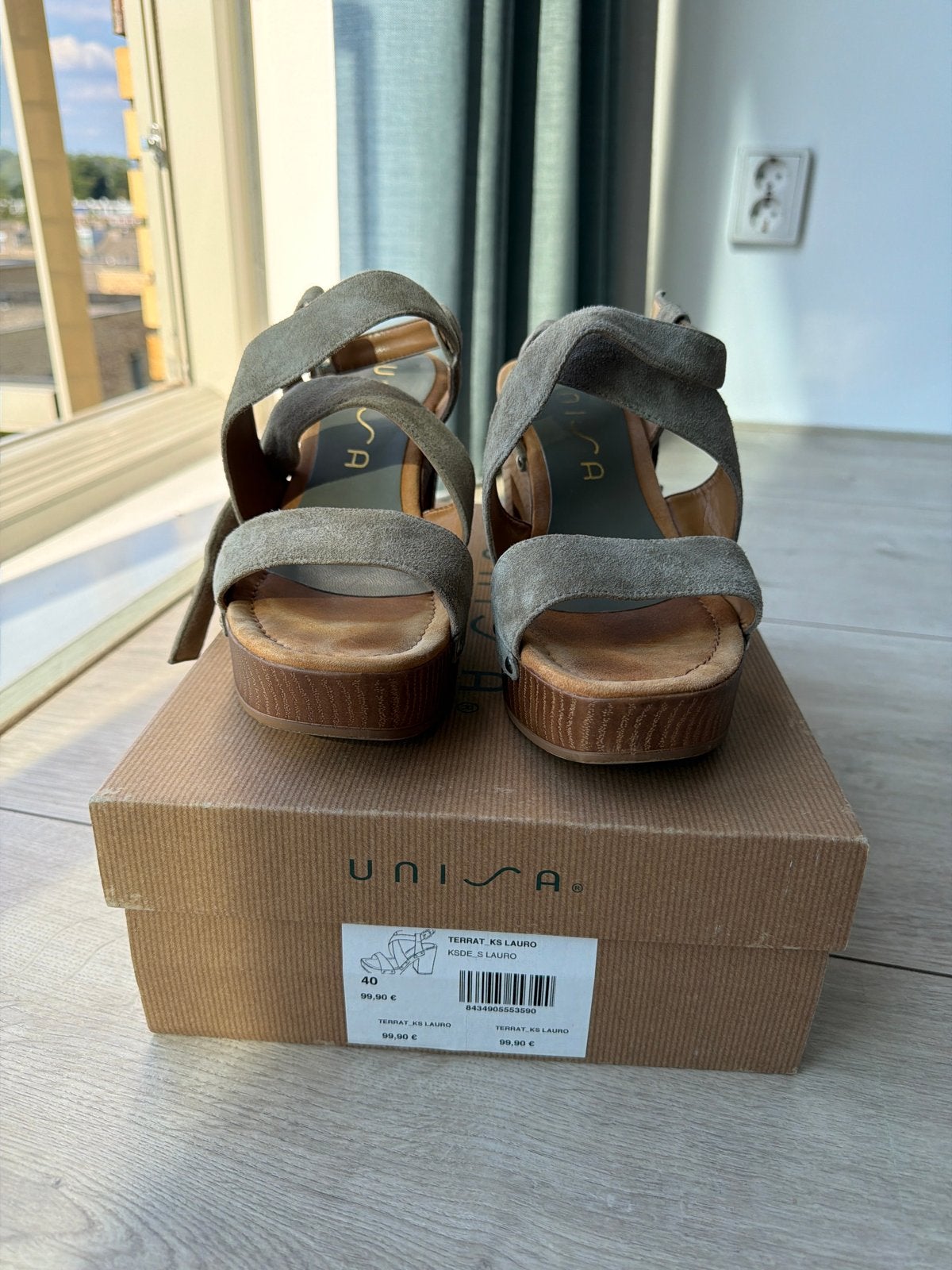 Unisa Sandalen met hak - Maat 40, Kleding | Dames, Schoenen, Ophalen of Verzenden, Zo goed als nieuw, Grijs, Sandalen of Muiltjes