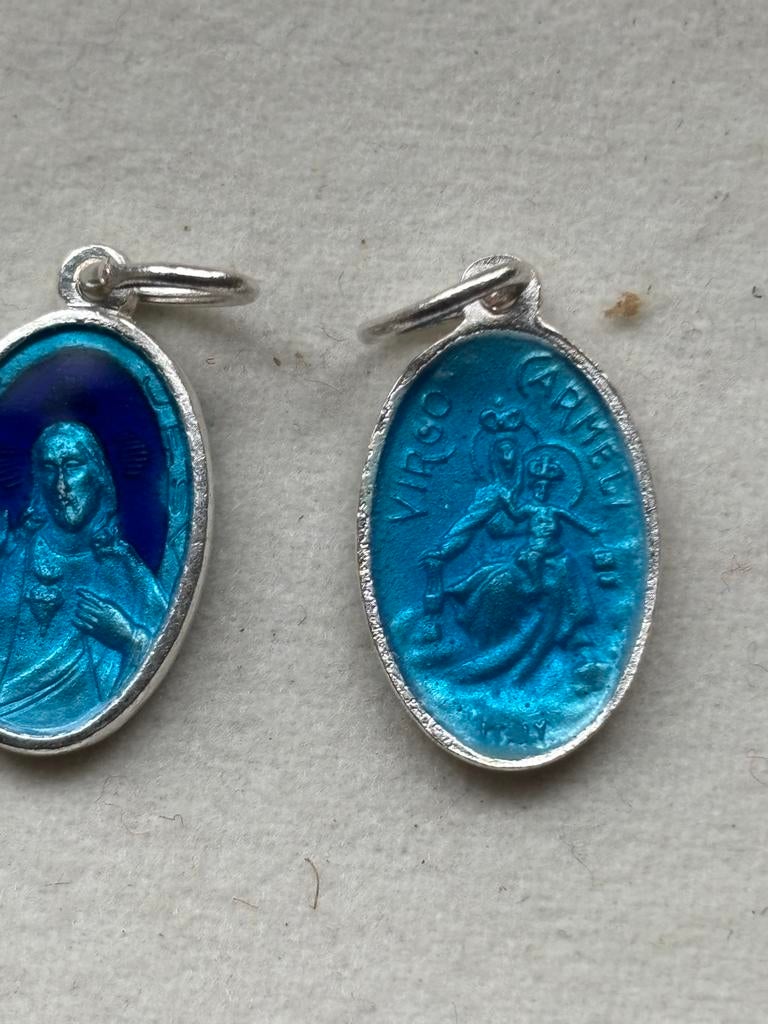 Twee religieuze medailles: Jezus en Maria, Verzenden