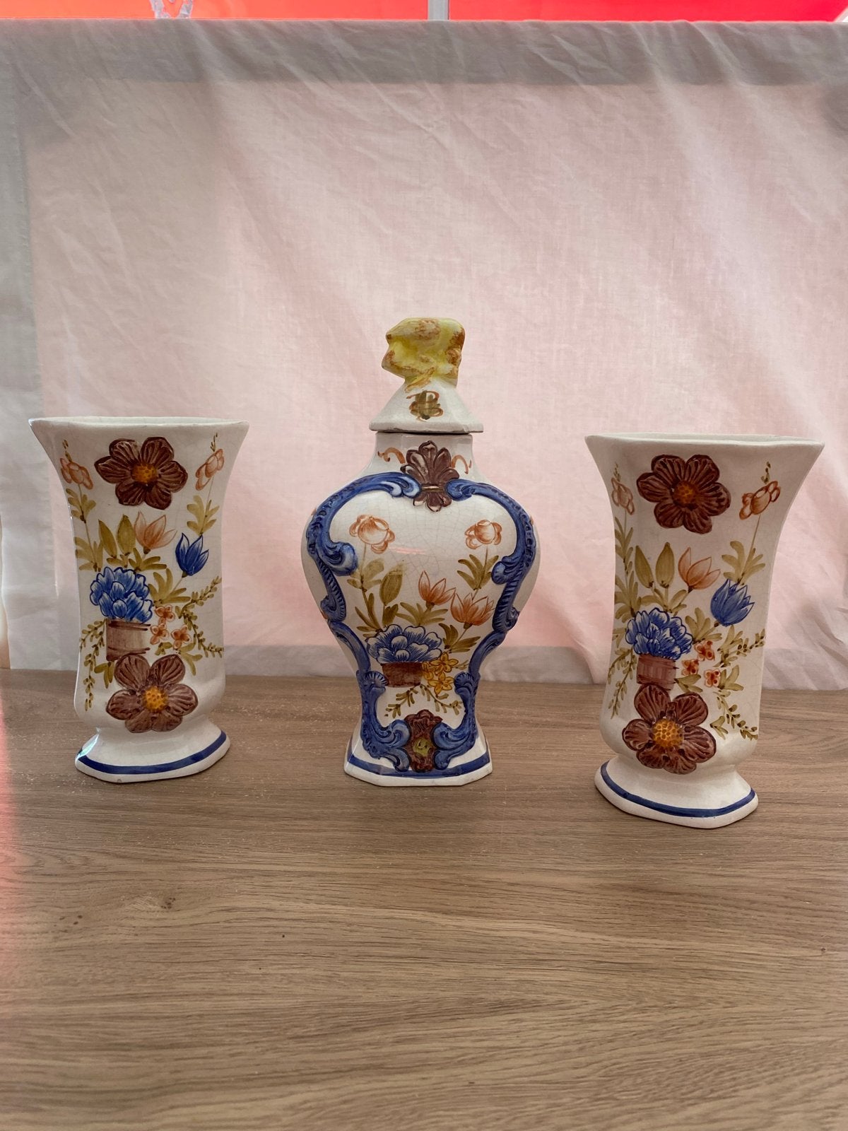 Polychroom Delfts Aardewerk Kaststel - Bloemmotief, Antiek en Kunst, Antiek | Keramiek en Aardewerk, Ophalen